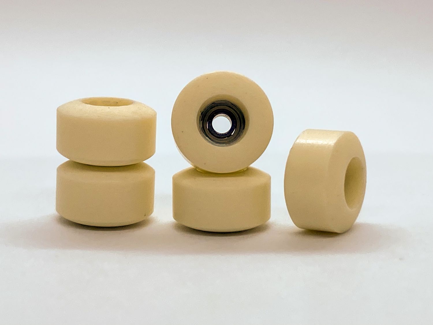 DIRTY FB ILLPILLS CLOUD WHITE URETHANE FINGERBOARD WHEELS (70D STREET SHAPE)