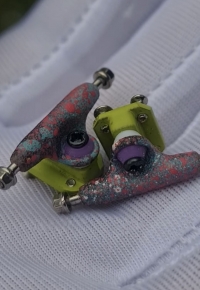FERRET FINGERBOARDS - CUSTOM SPLATTER-DIP TRUCKS 2
