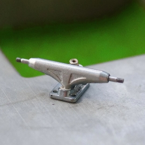 XOANA TRUCKS 32MM RAW