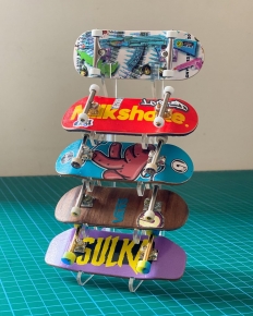 CLEAR FINGERBOARD RACK ACRYLIC DISPLAY