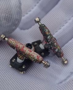 FERRET FINGERBOARDS - CUSTOM SPLATTER-DIP TRUCKS 1
